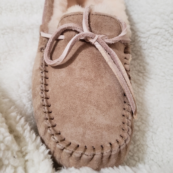 NEW Ugg Dakota Slippers - Picture 2 of 4